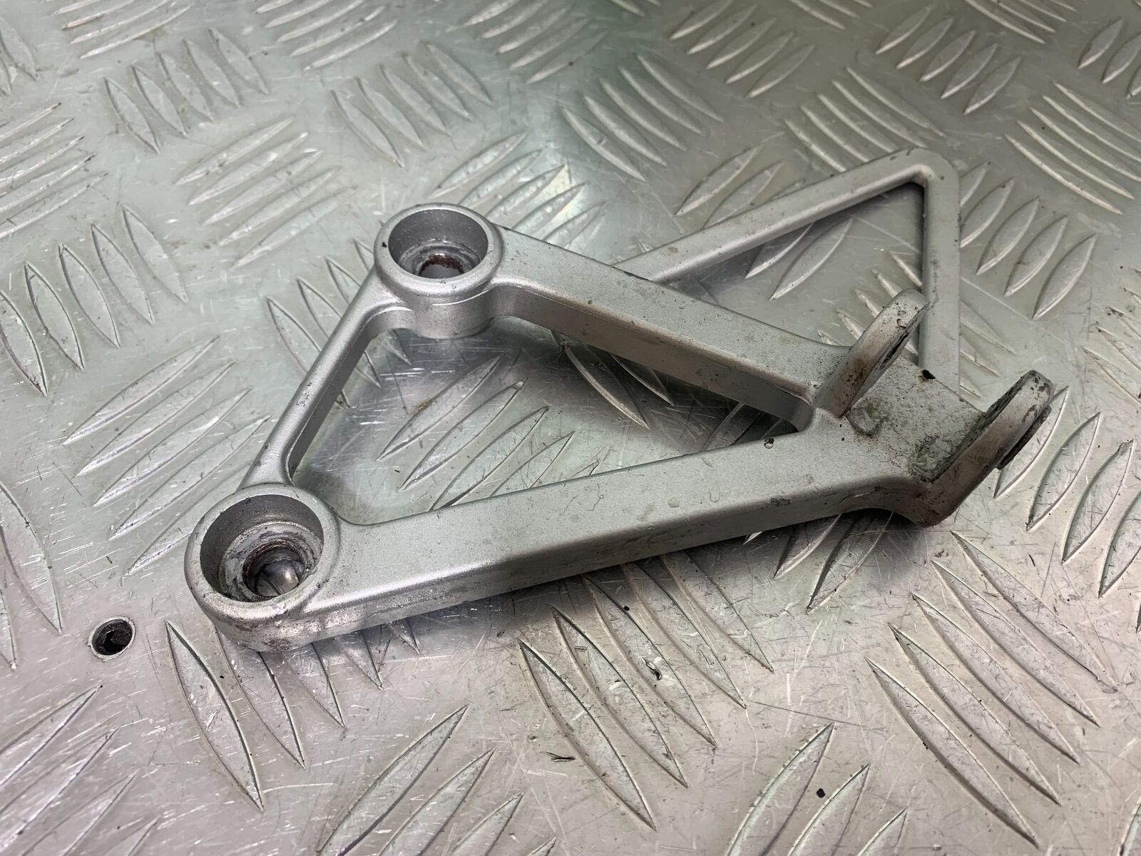 HONDA VFR400 VFR 400 NC21 FRONT LEFT HANGER  YEAR 1986-87 (CMB1043)