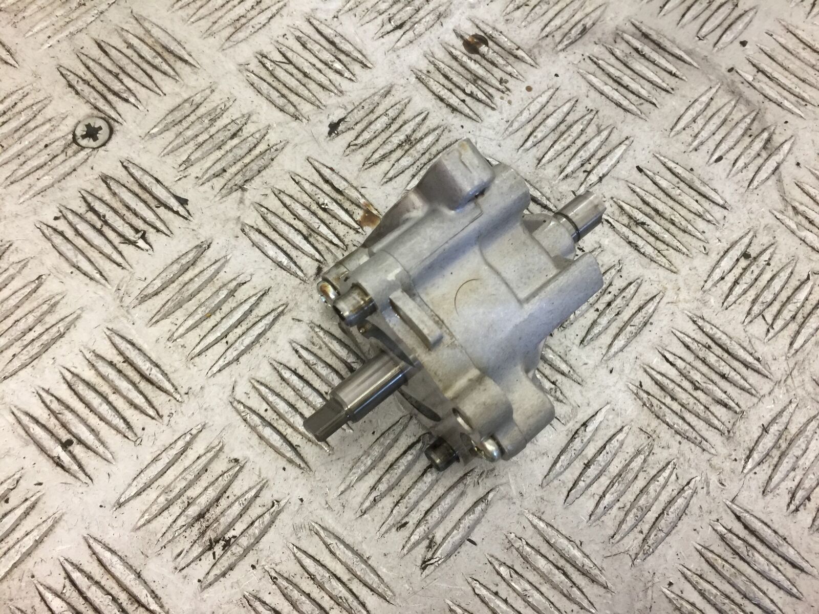 HONDA CB400 CB 400 SUPER FOUR OIL PUMP YEAR 1996 (STOCK 579)