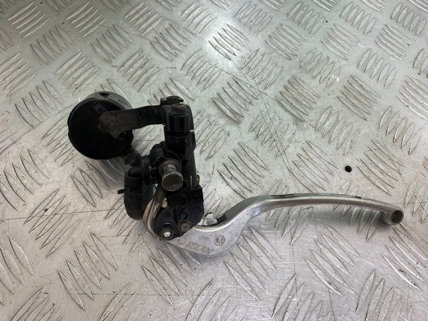 TRIUMPH SPEED TRIPLE R 1050 FRONT BRAKE MASTER CYLINDER  2009 (CMB1183)