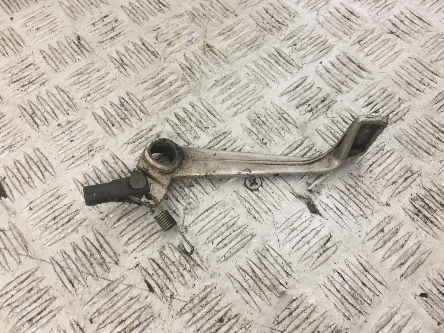 TRIUMPH TROPHY 900 REAR BRAKE PEDAL YEAR 1993-95 (STOCK 799)