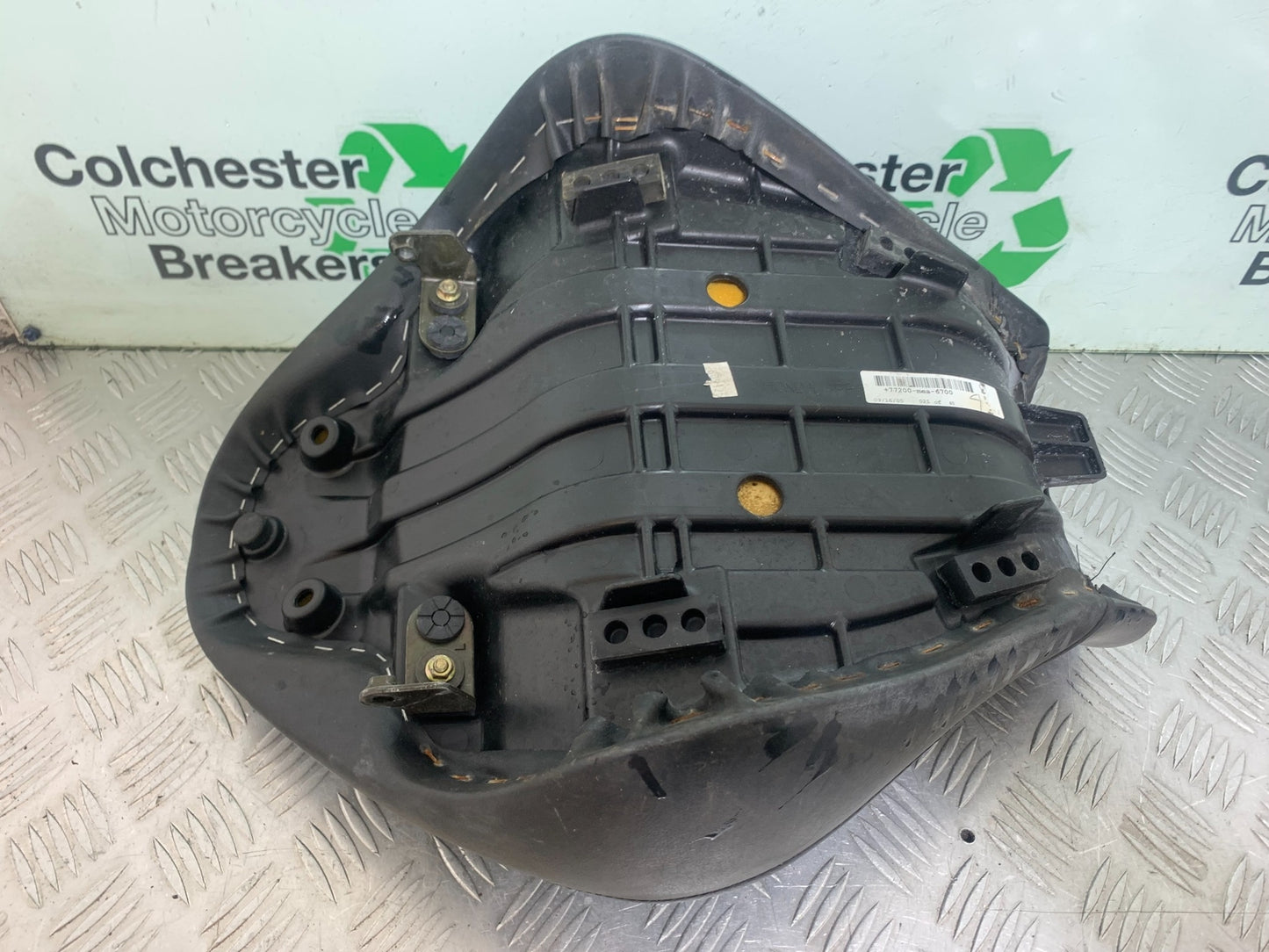 HONDA VTX1300 S-6 FRONT SEAT    YEAR 2004-09 (CMB1159)