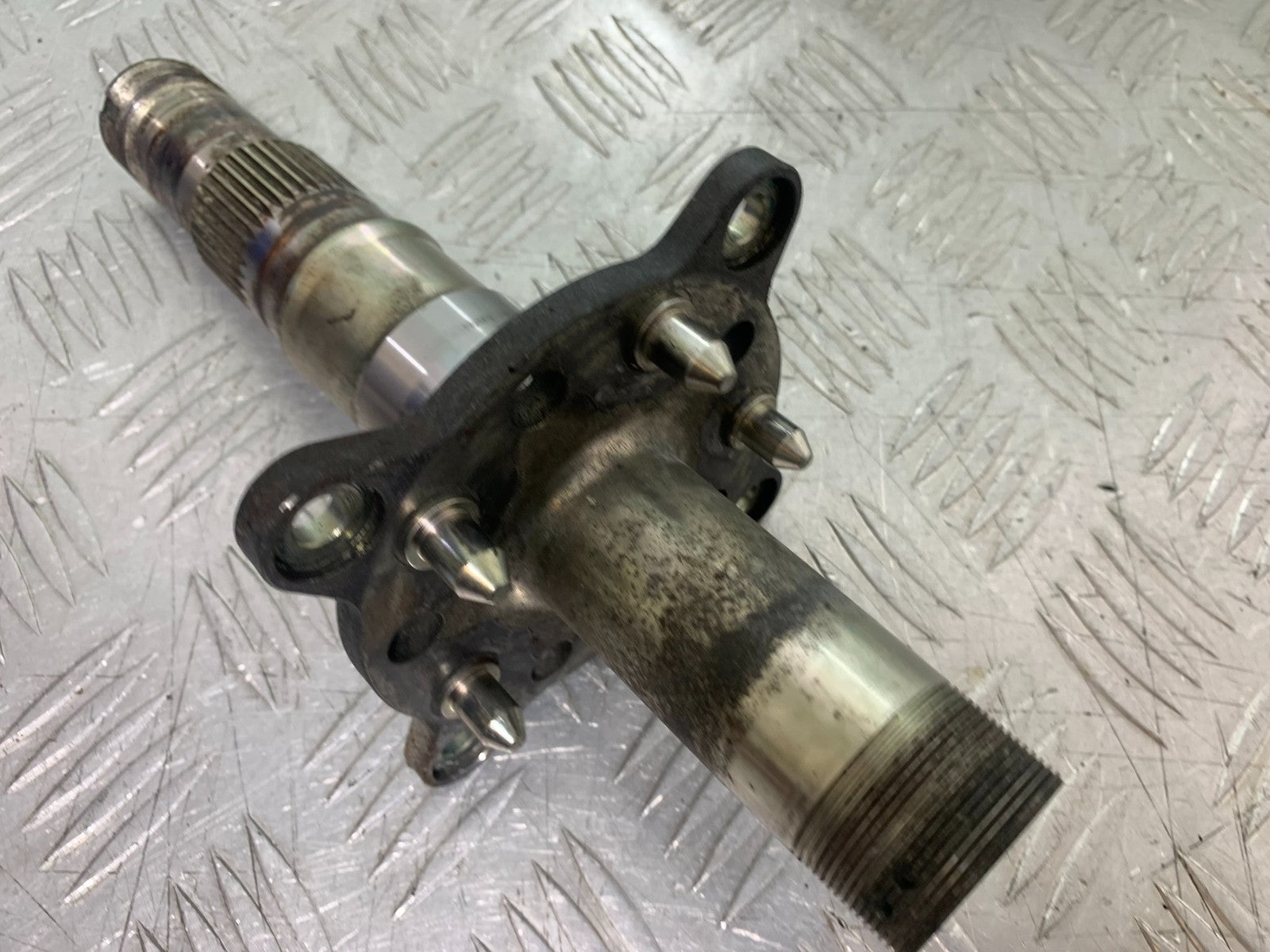 TRIUMPH 1050 SPRINT GT REAR WHEEL SPINDLE  YEAR 2010-2016 (CMB1250)