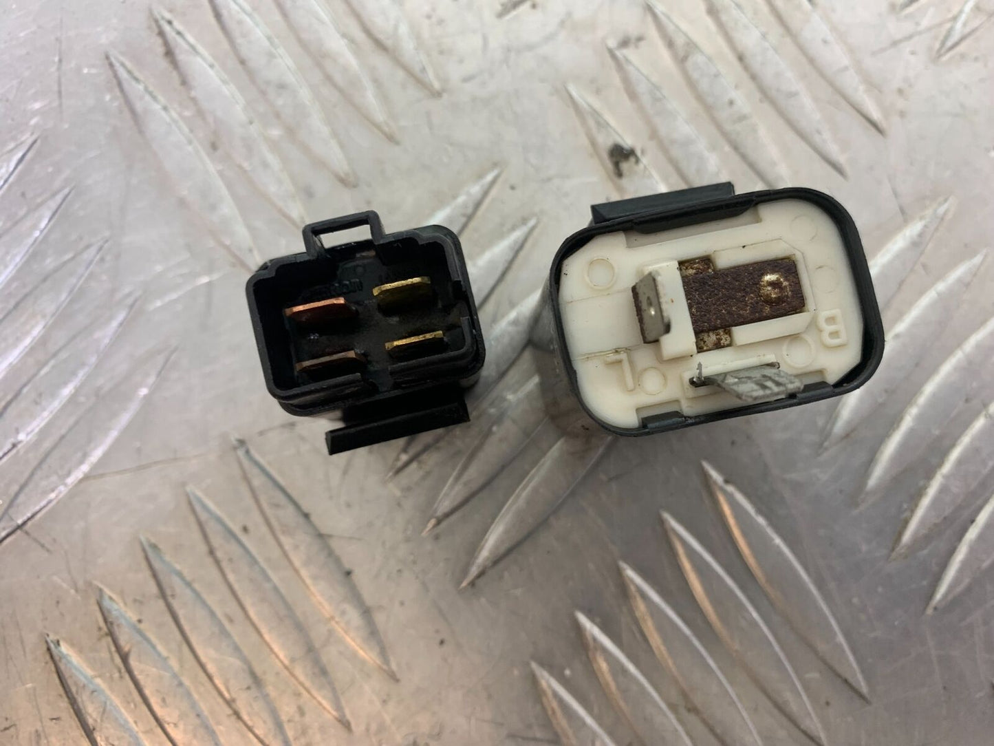 SUZUKI VS1400 VS 1400 INTRUDER RELAYS  YEAR 1988 (CMB1077)