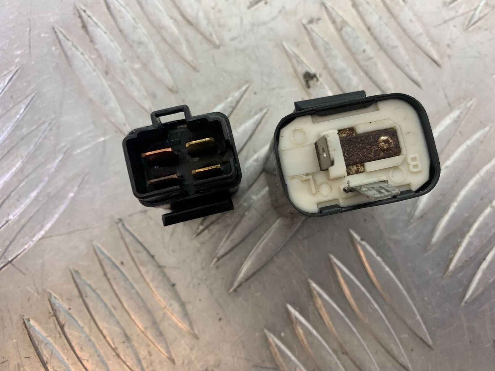 SUZUKI VS1400 VS 1400 INTRUDER RELAYS  YEAR 1988 (CMB1077)