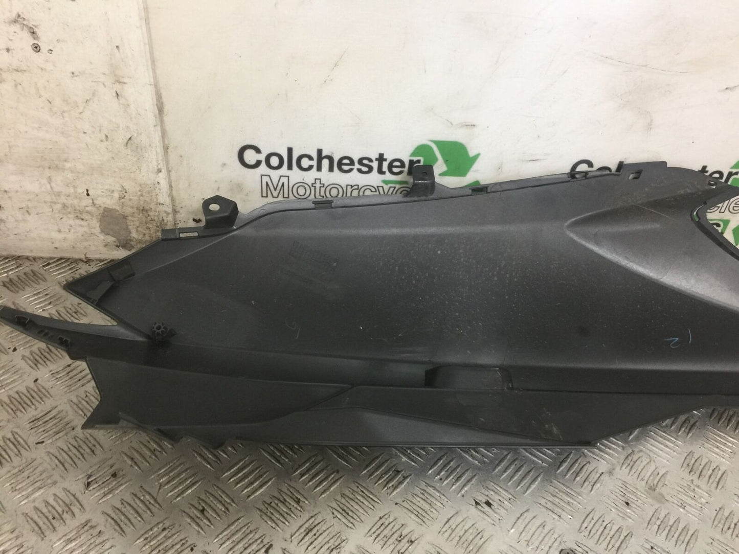 SUZUKI 650 BURGMAN SEAT PANEL  YEAR 2014-2018 (STOCK 769)