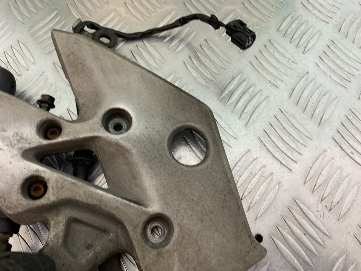 HONDA CBR500R CBR 500 R FRONT RIGHT HANGER  YEAR 2012-16 (CMB1048)