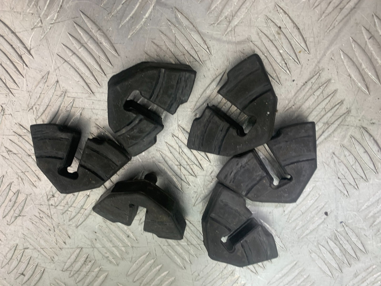 SUZUKI GSX750 INAZUMA CUSH DRIVE RUBBERS  YEAR 1998-2003 (CMB1308)