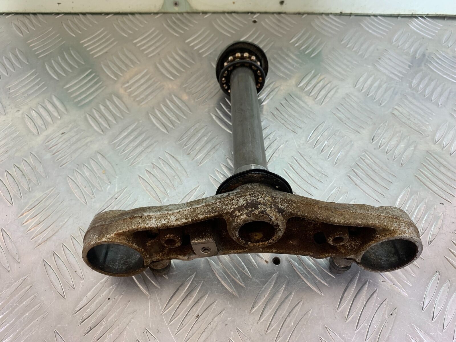 HONDA CB600 CB 600 HORNET BOTTOM YOKE  YEAR 1998-2002 (CMB1011)