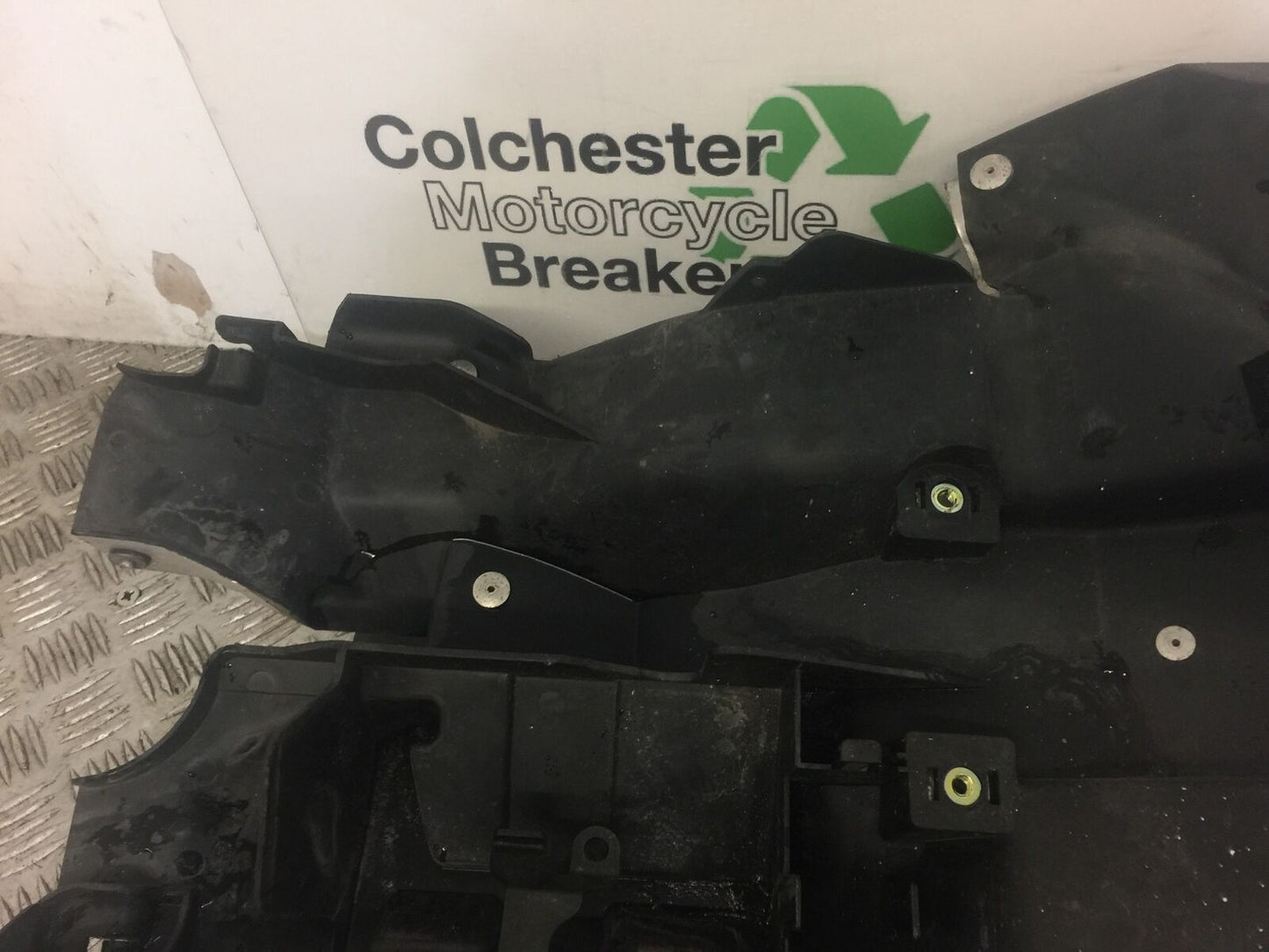 HONDA VFR800 VFR 800 V TEC UNDERTRAY  YEAR 2003 (ABS) STOCK 304