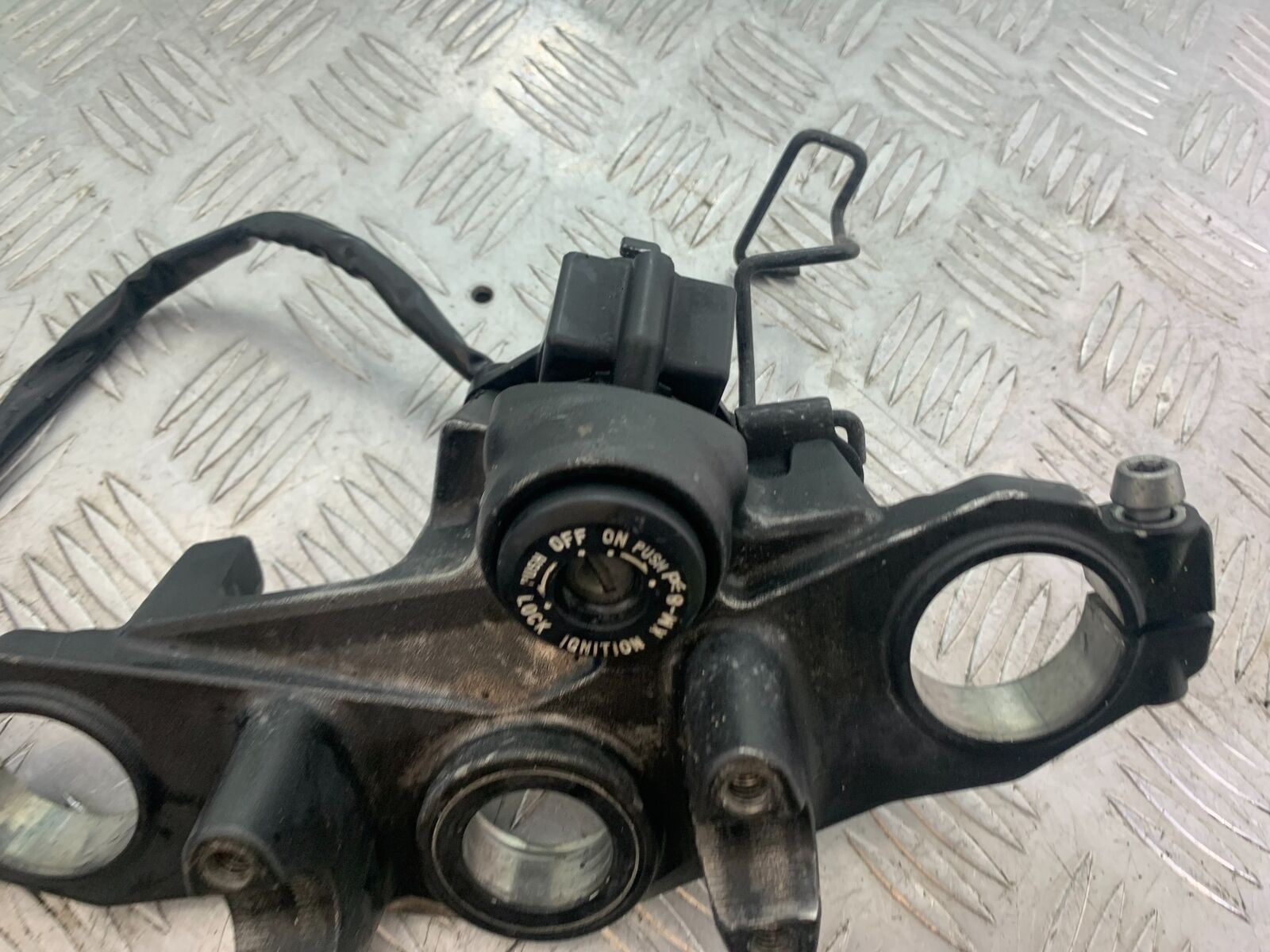 KAWASAKI ER6 F TOP YOKE AND IGNITION (NO KEY)   YEAR 2005-2008 (CMB1098)