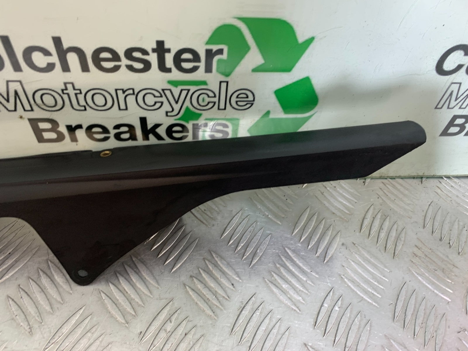 TRIUMPH SPEED TRIPLE R 1050 CHAIN GUARD   2009 (CMB1183)