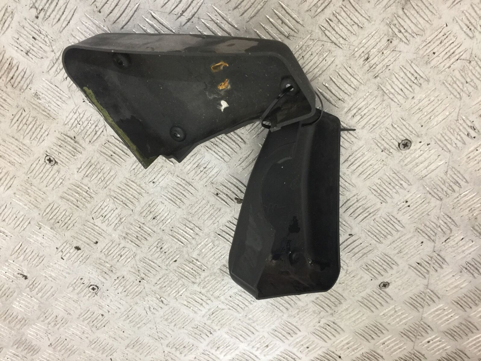 YAMAHA FZS600 FAZER 600 LEFT AND RIGHT AIRBOX COVERS  YEAR 1998-2001 (STOCK 844)