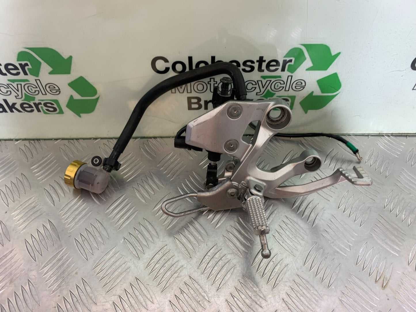 YAMAHA MT09 MT-09 FRONT RIGHT HANGER AND BRAKE LEVER  YEAR 2013-2016 (STOCK 997)