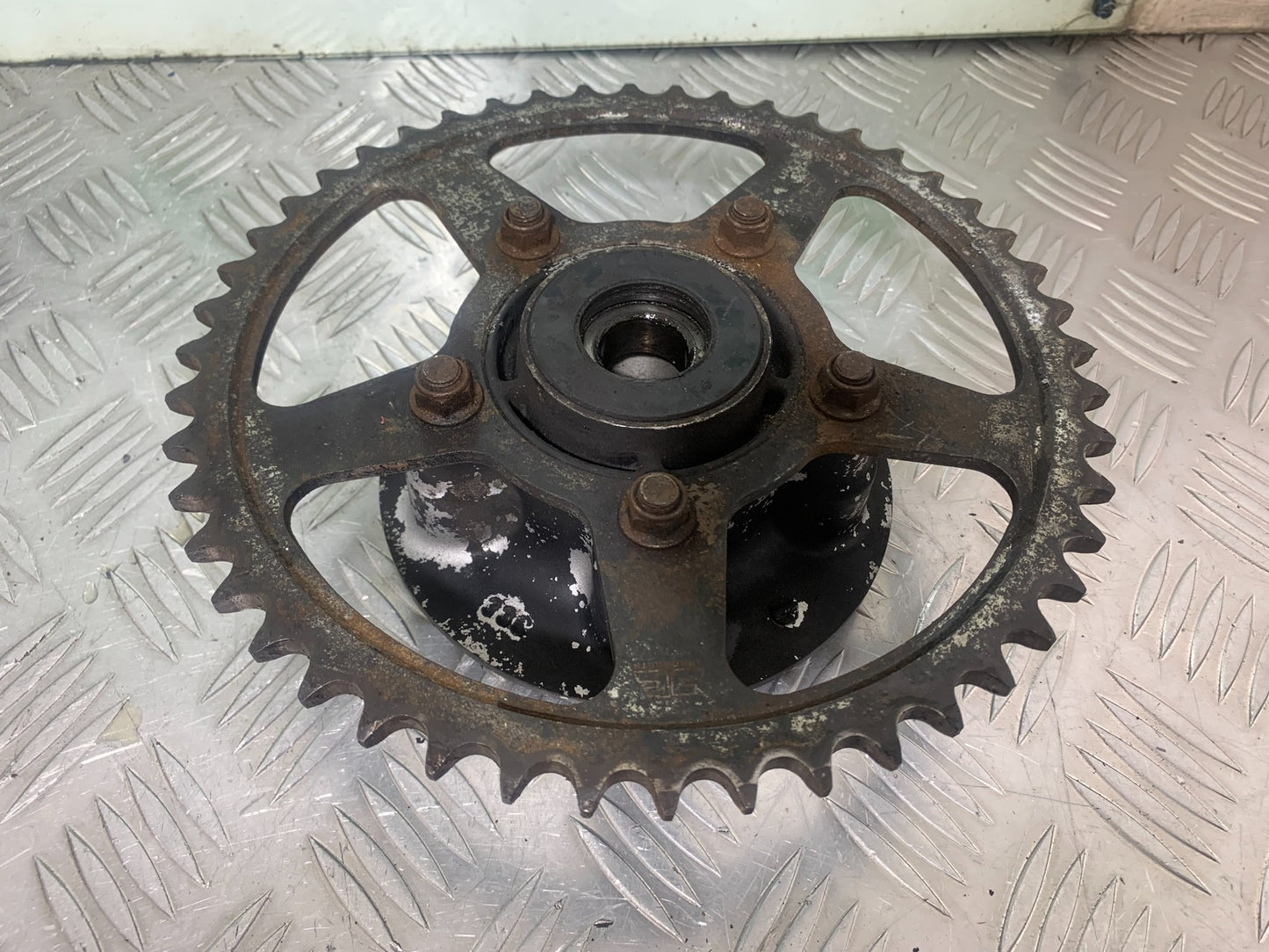 SUZUKI GSF650 GSF 650 SPROCKET CARRIER    YEAR 2007-2009  (CMB1161)