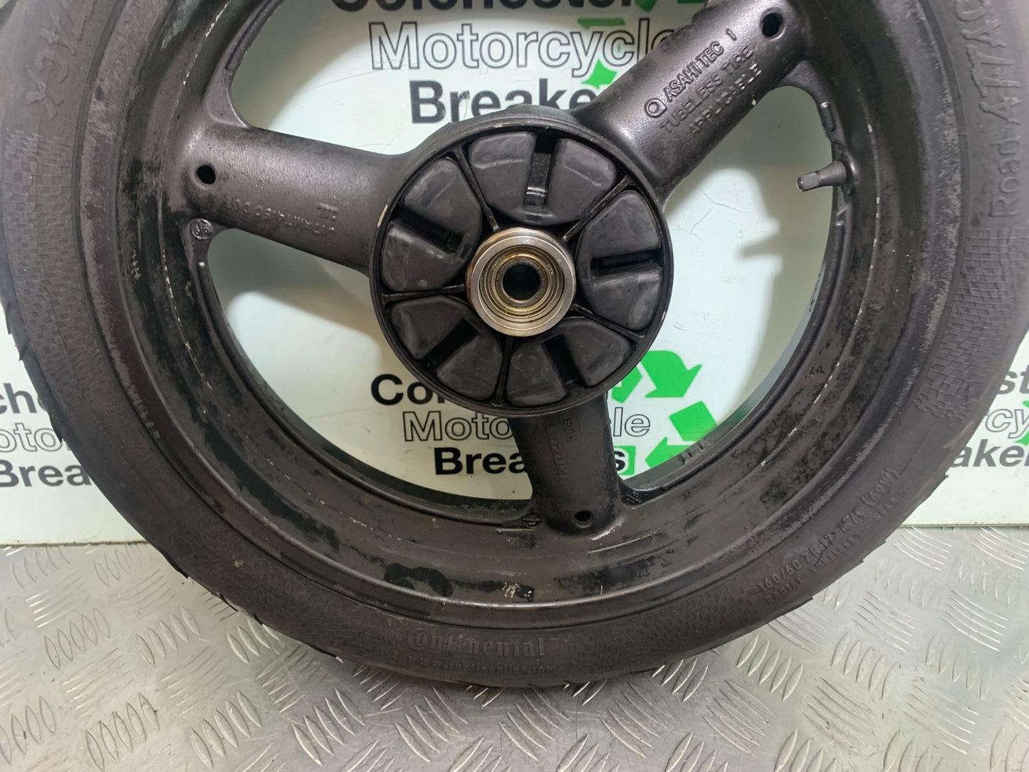 SUZUKI GSF600 GSF 600 BANDIT REAR WHEEL   2000-2004 (CMB1269)