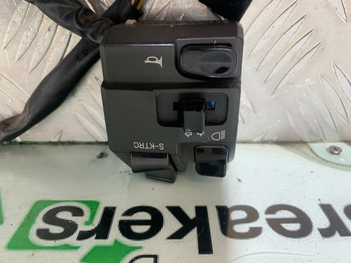 KAWASAKI ZX10R ZX 10R LEFT SWITCH GEAR   YEAR 2011-2015 (CMB1154)
