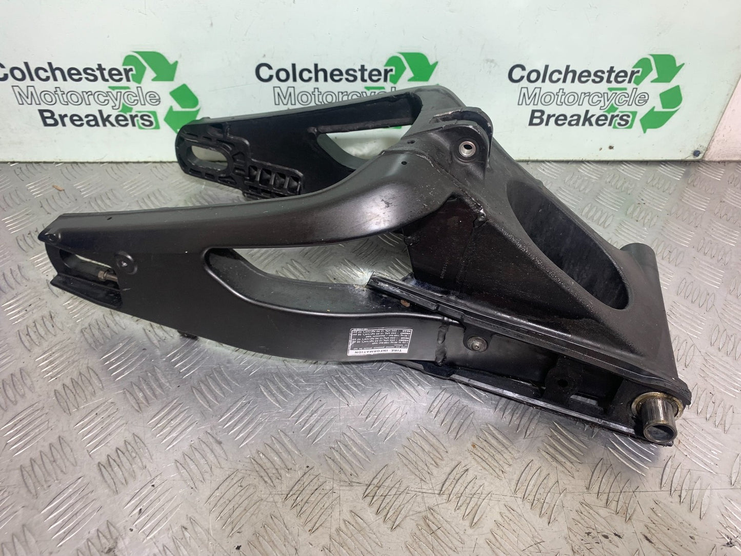 YAMAHA YZF R1 14 B BIG BANG SWINGARM    2009-14 (CMB1175)
