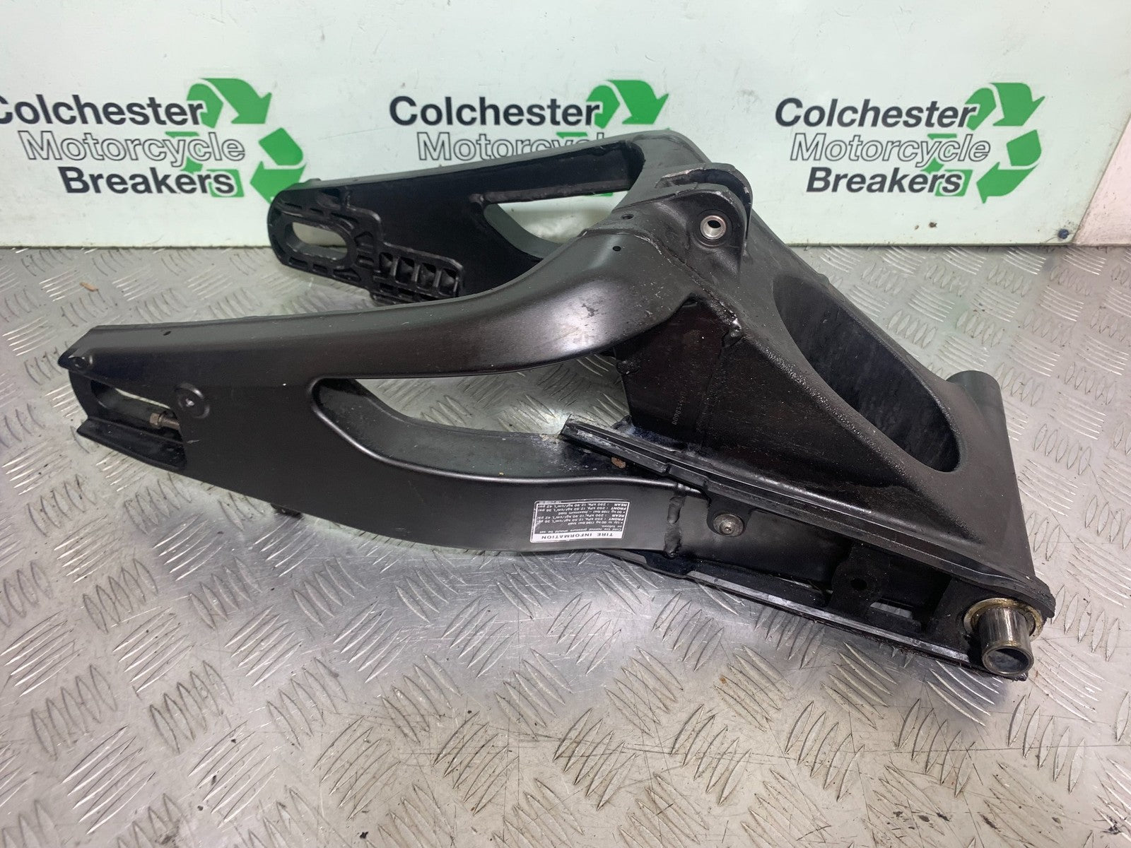 YAMAHA YZF R1 14 B BIG BANG SWINGARM    2009-14 (CMB1175)