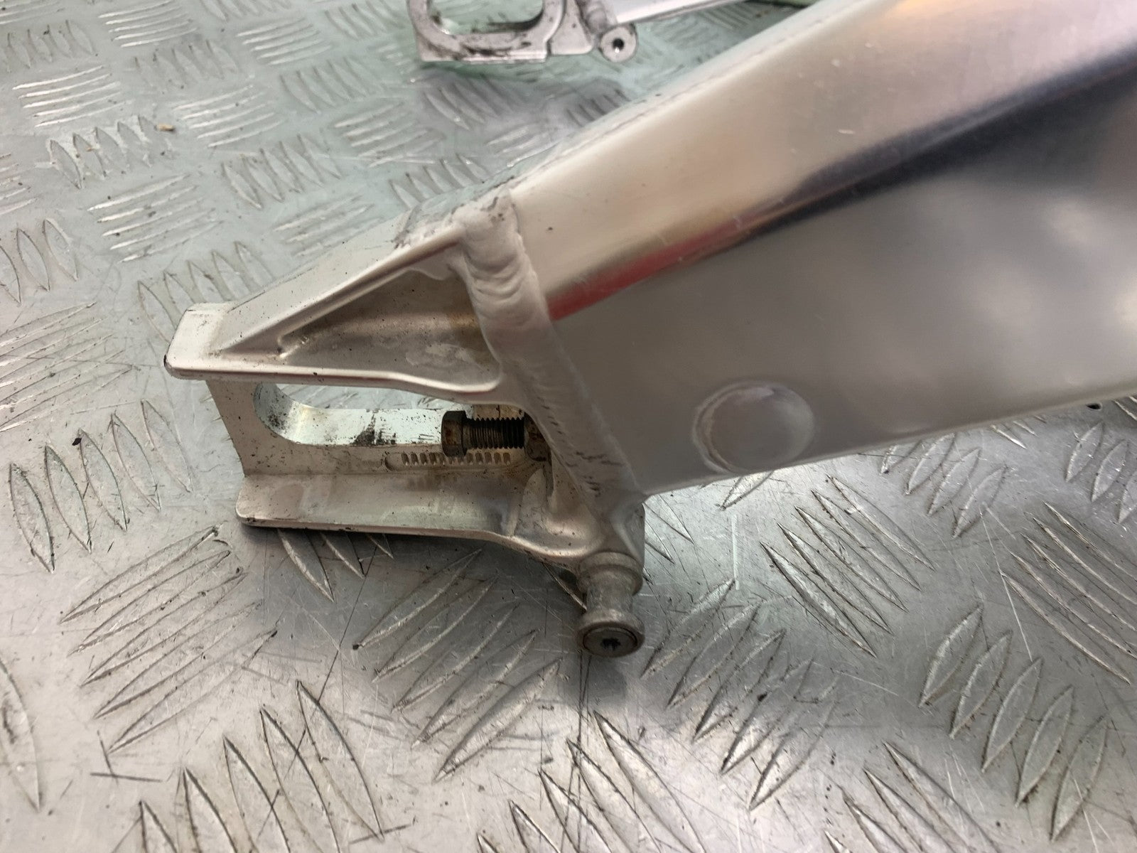 APRILIA RSV1000 R FACTORY MILLE SWINGARM  2004-09 (CMB1203)