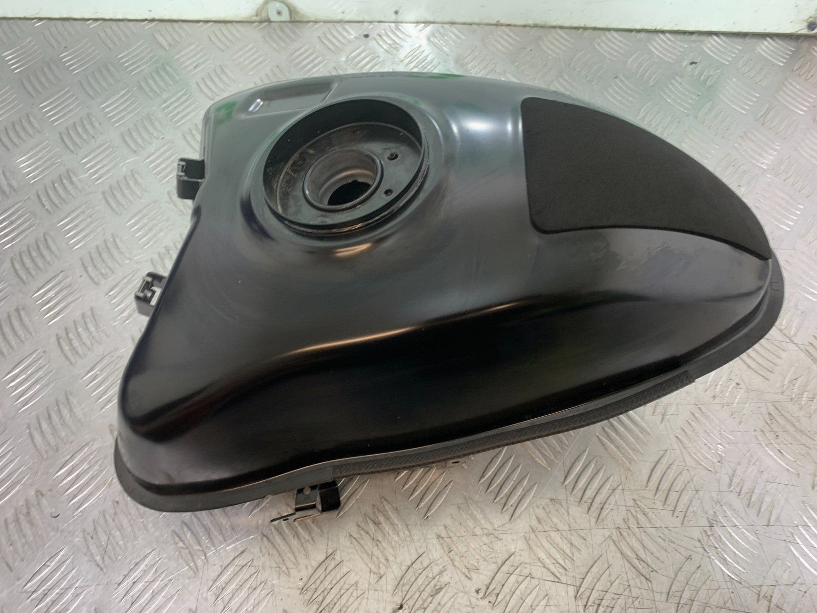 TRIUMPH TRIDENT 660 PETROL TANK  YEAR 2021-2024 (CMB1295)
