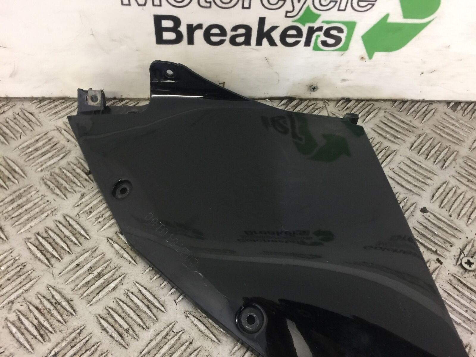 YAMAHA YZF600 YZF 600 THUNDERCAT RIGHT INNER INFILL  1998 (STOCK 344)