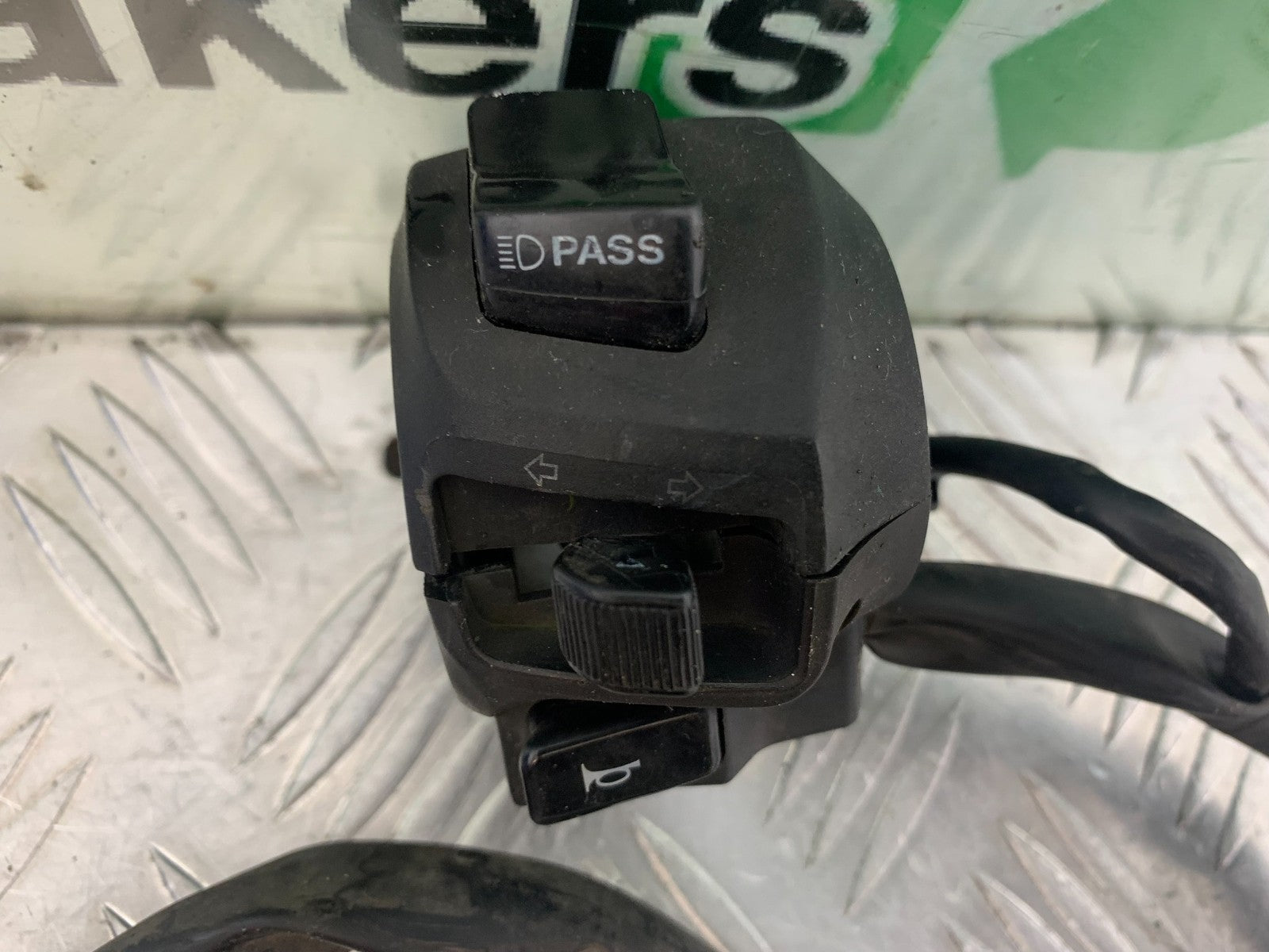 YAMAHA YZF-R125 YZF 125 LEFT SWITCH GEAR  YEAR 2019-2022 (CMB1263)
