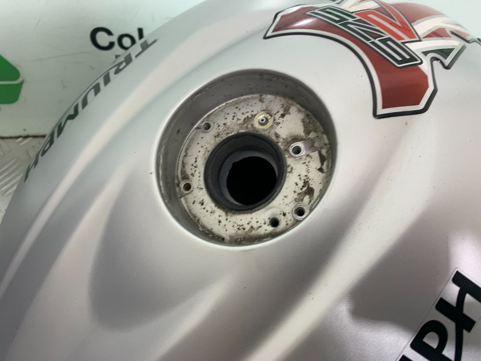 TRIUMPH 675 STREET TRIPLE RX PETROL TANK    2015- 2017 (CMB1299)
