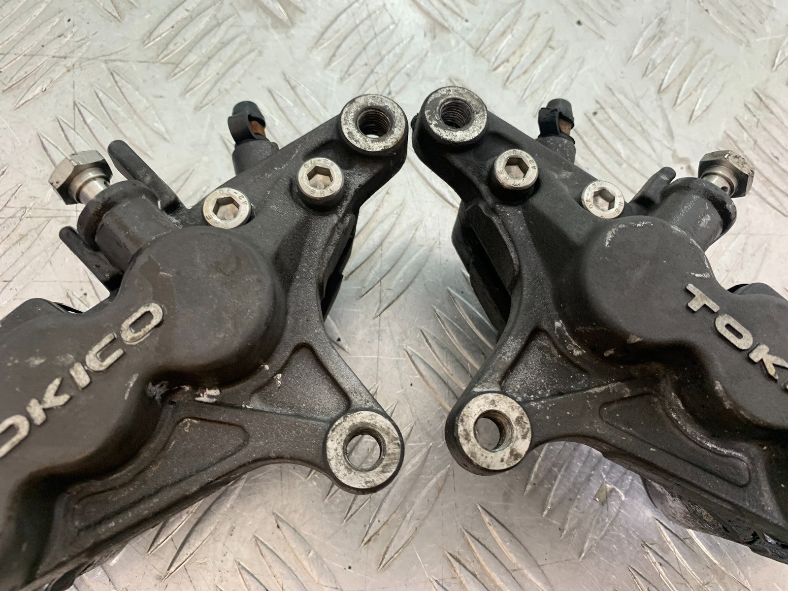 SUZUKI GSF1200 GSF 1200 BANDIT FRONT BRAKE CALIPERS  YEAR 2001-2004 (CMB1188)
