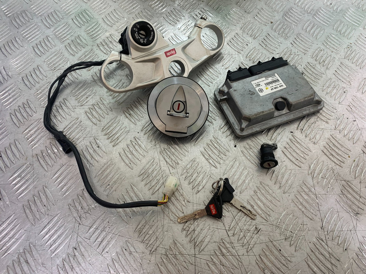 APRILIA RSV4 FACTORY ECU LOCK KEYS   YEAR 2009-2012(CMB1224)