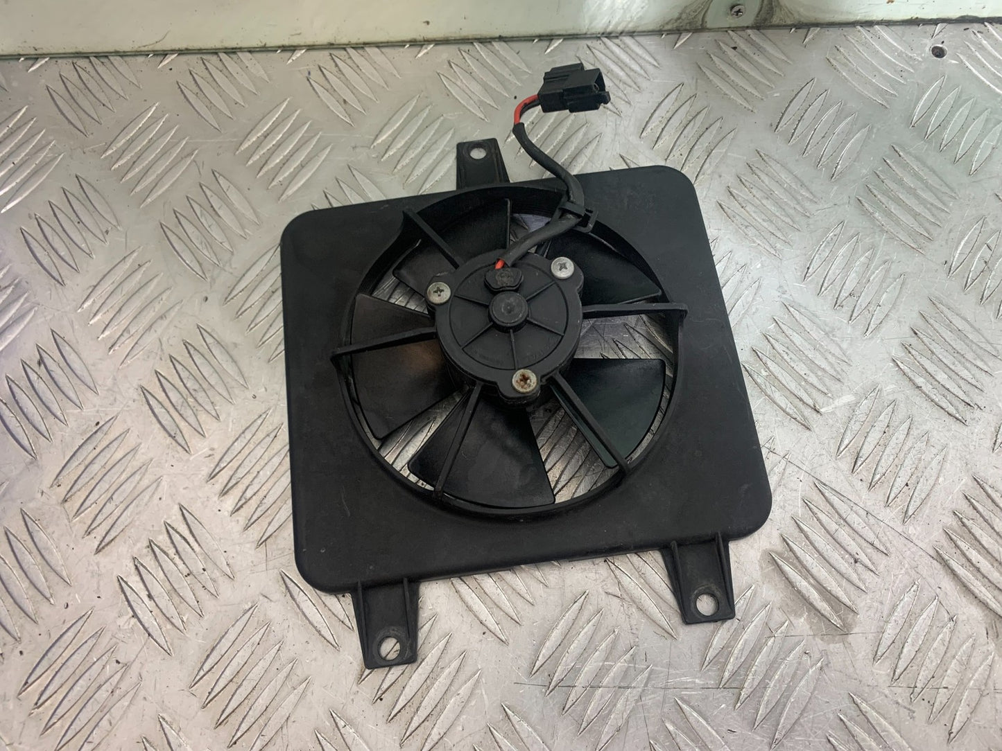 TRIUMPH 955i SPRINT ST RADIATOR FAN  1999-2004 (CMB1176)