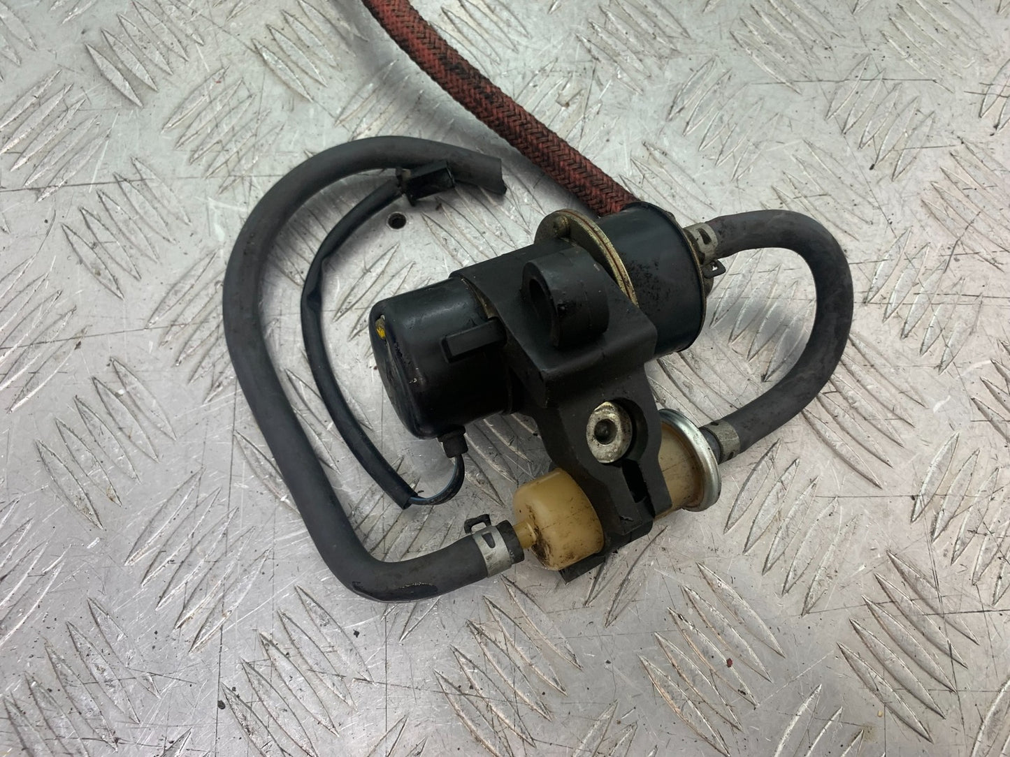 YAMAHA YZF1000 THUNDERACE PETROL PUMP YEAR 1997-2000 (CMB1204)
