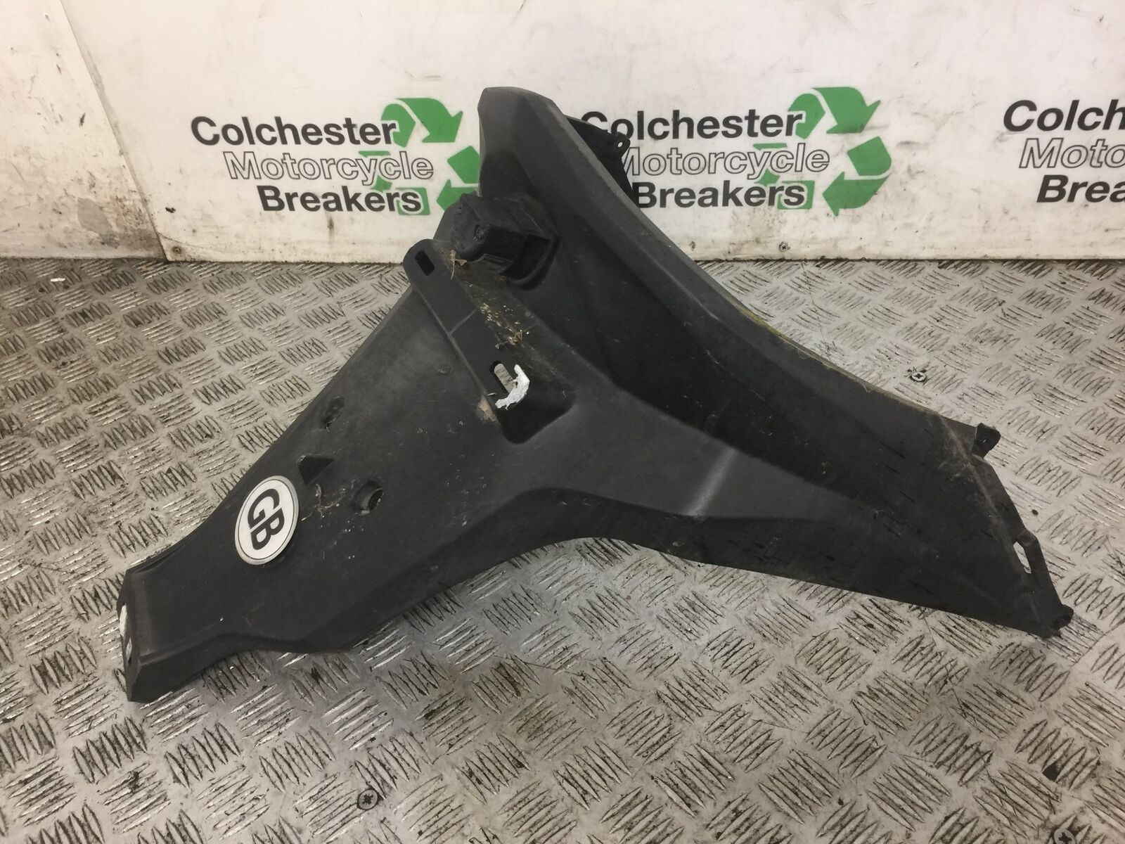 KAWASAKI J300 J 300 REAR MUDGUARD YEAR 2015 (STOCK 711)