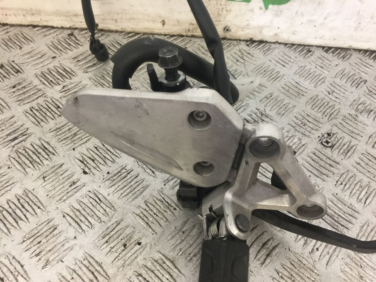 HONDA CB650 F CB 650 FA-H FRONT RIGHT HANGER  YEAR 2017-2019 (STOCK 710)