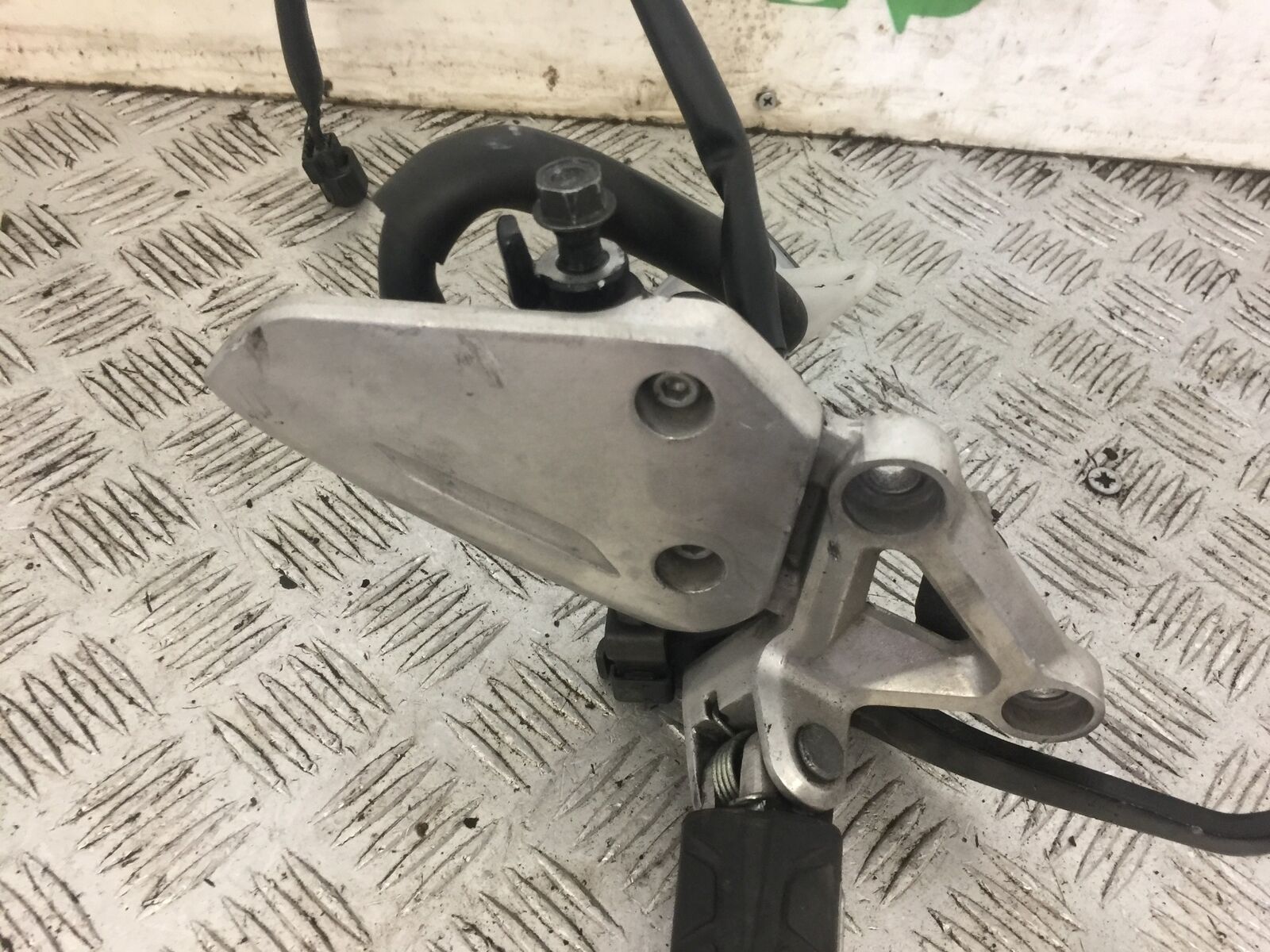 HONDA CB650 F CB 650 FA-H FRONT RIGHT HANGER  YEAR 2017-2019 (STOCK 710)