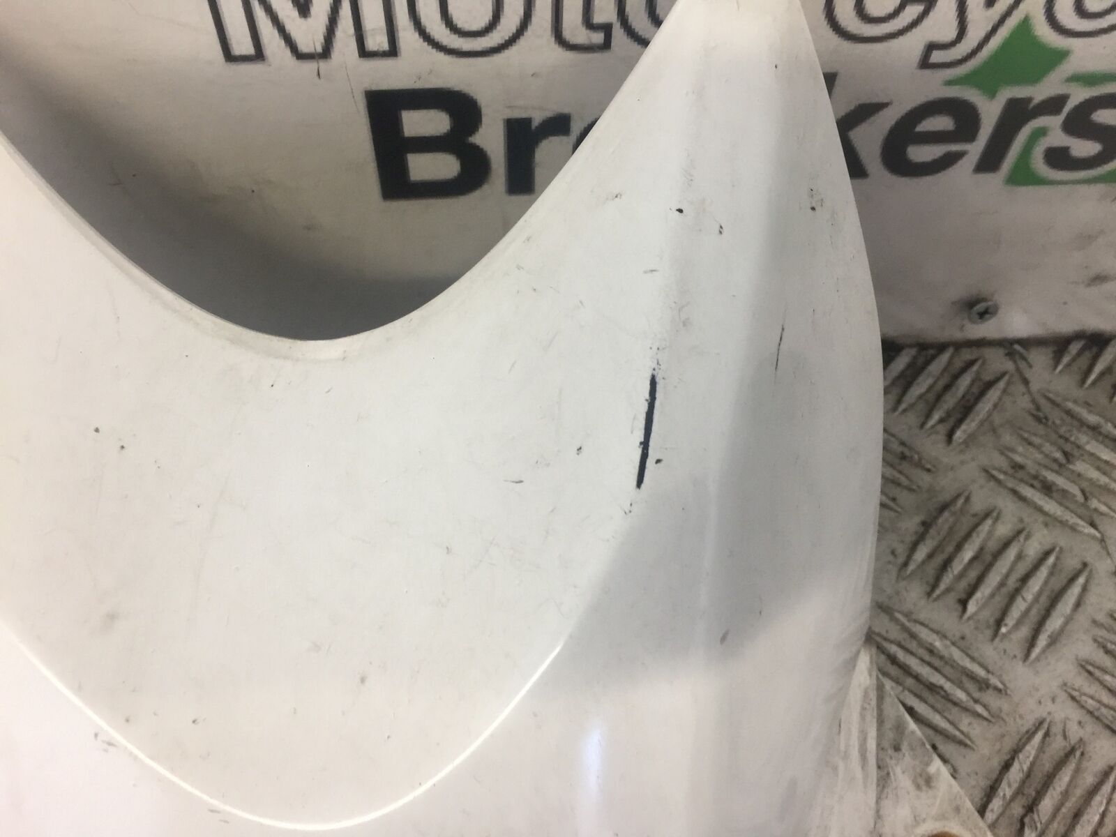 HONDA CBR125 CBR 125 TANK INFILL PANEL  YEAR 2011-2017 (STOCK 347)