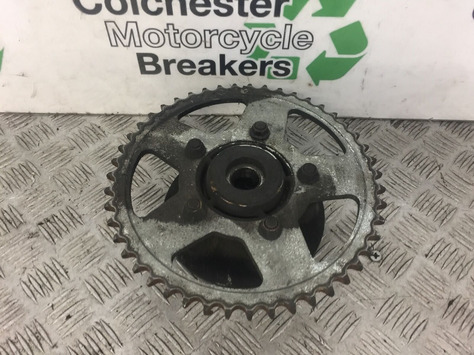 SUZUKI GSF600 GSF 600 BANDIT REAR SPROCKET CARRIER  YEAR 1997 stock 332