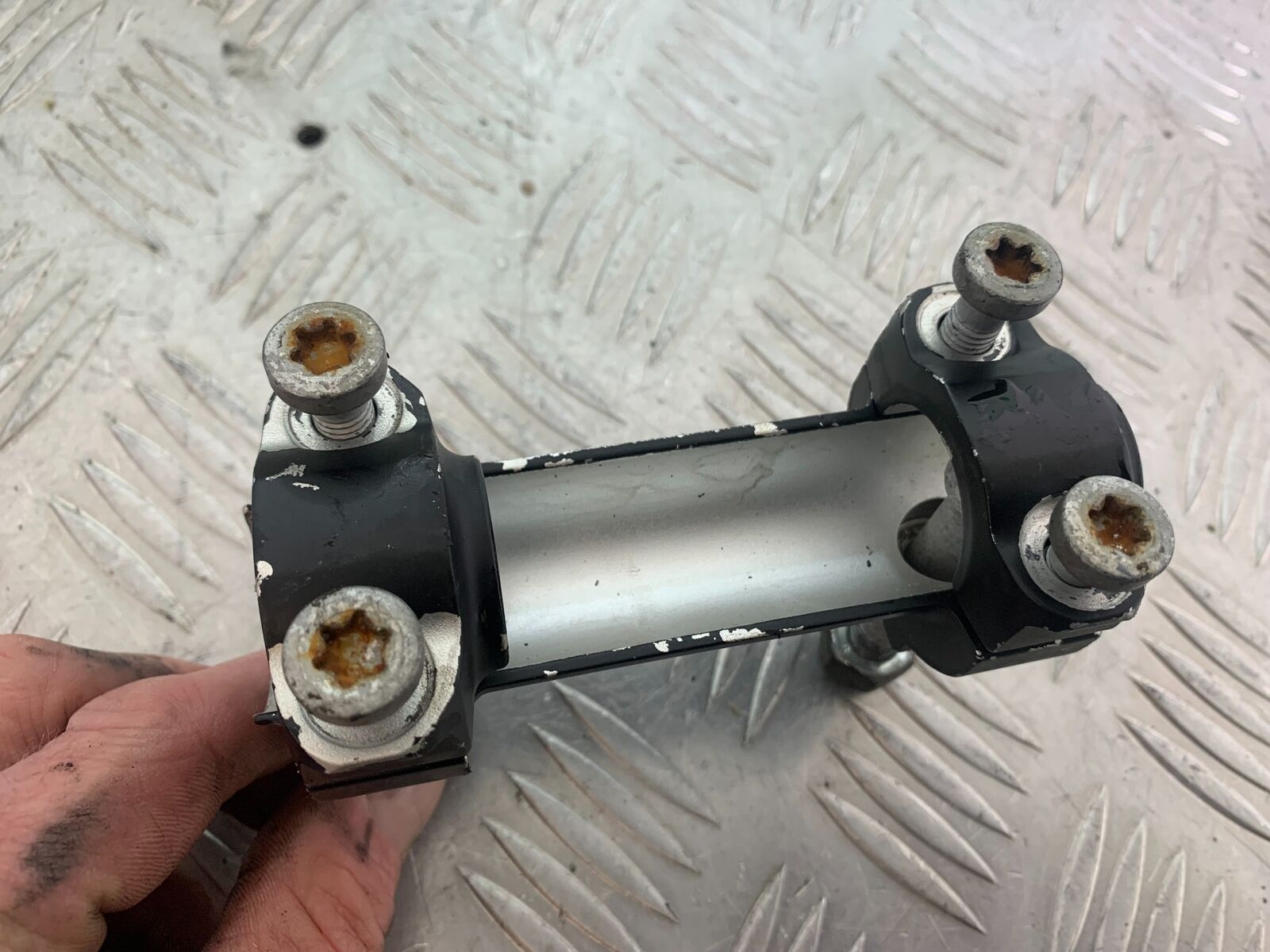 KTM 990 SUPERMOTO T HANDLEBAR CLAMP  YEAR 2010-2011  (CMB1127)