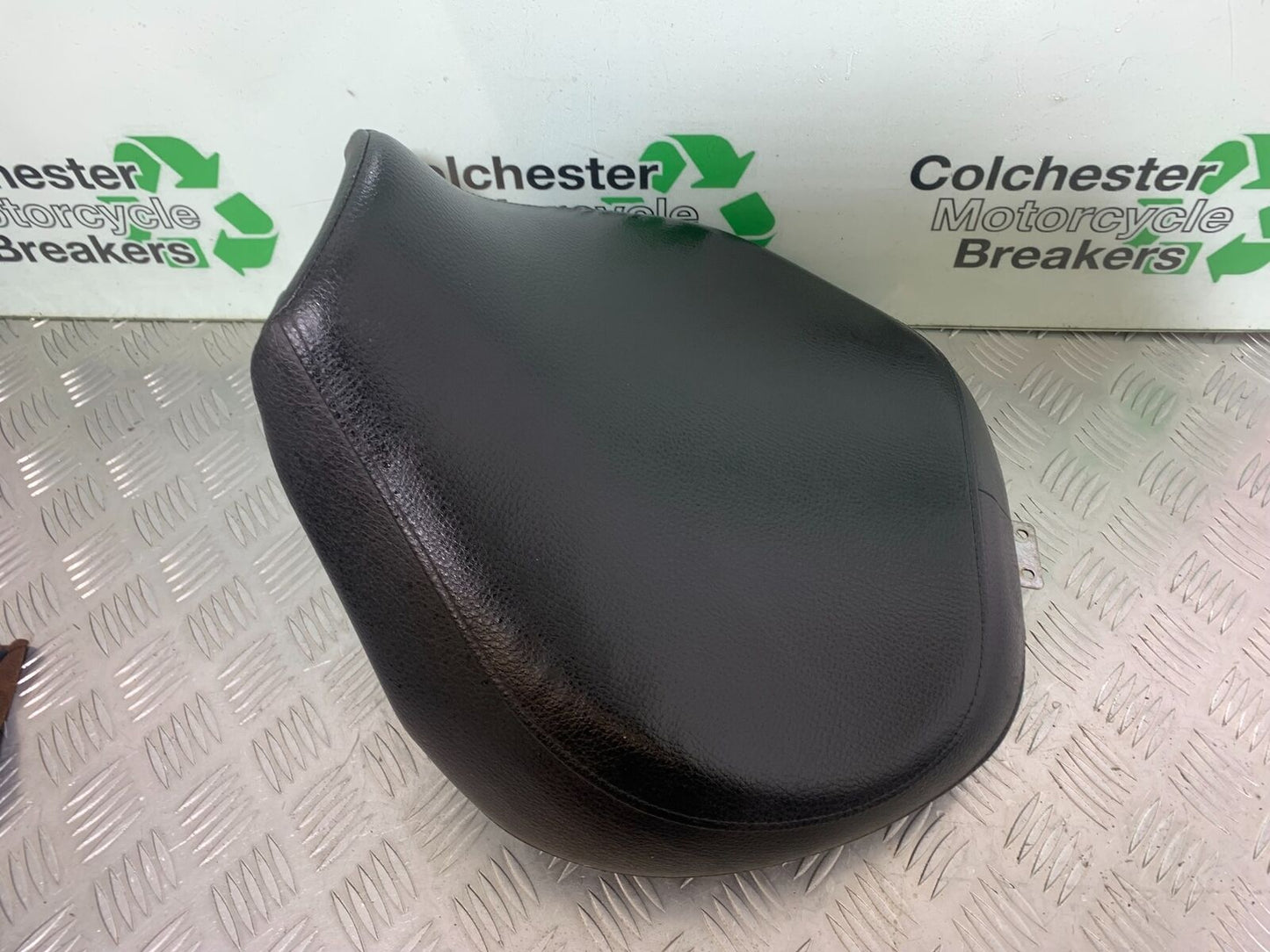 SUZUKI INTRUDER VL800 C800 FRONT SEAT  YEAR 2012-16 (CMB1039)
