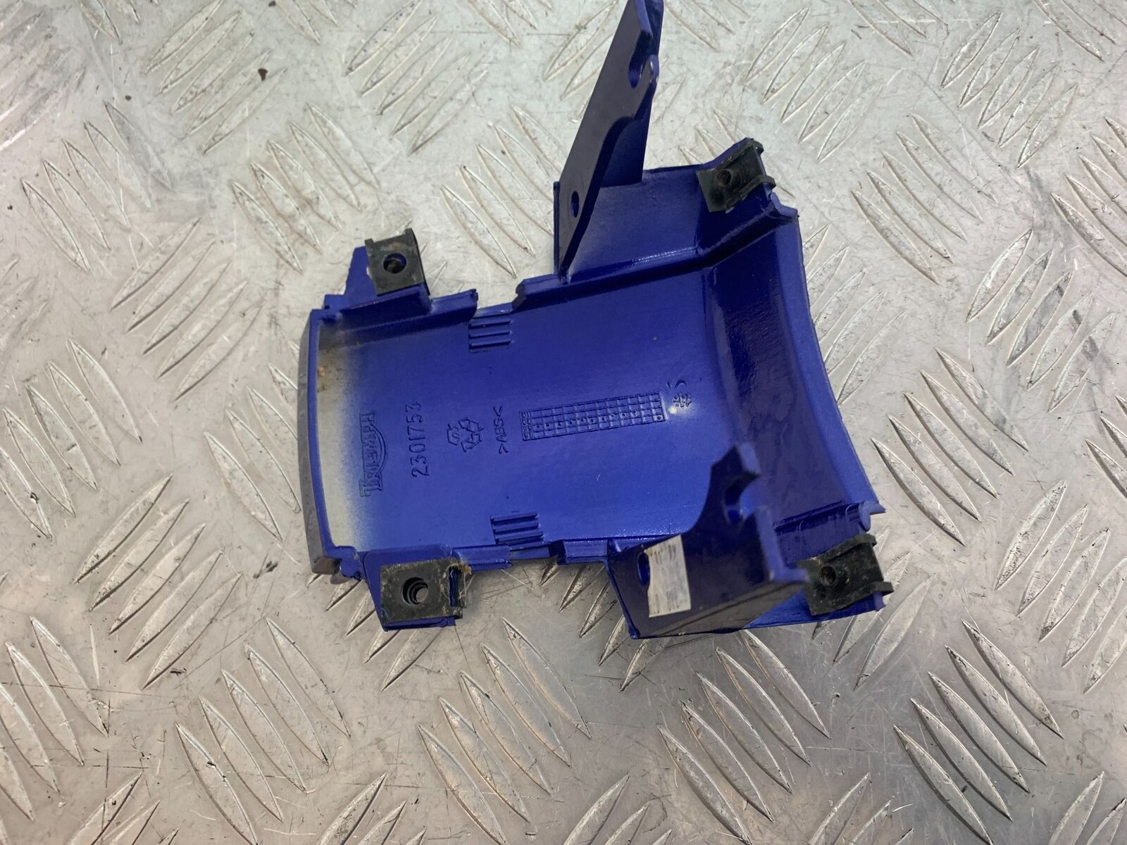 TRIUMPH 955i SPRINT ST TAIL PIECE JOINER  YEAR 1999-2004 (CMB1124)