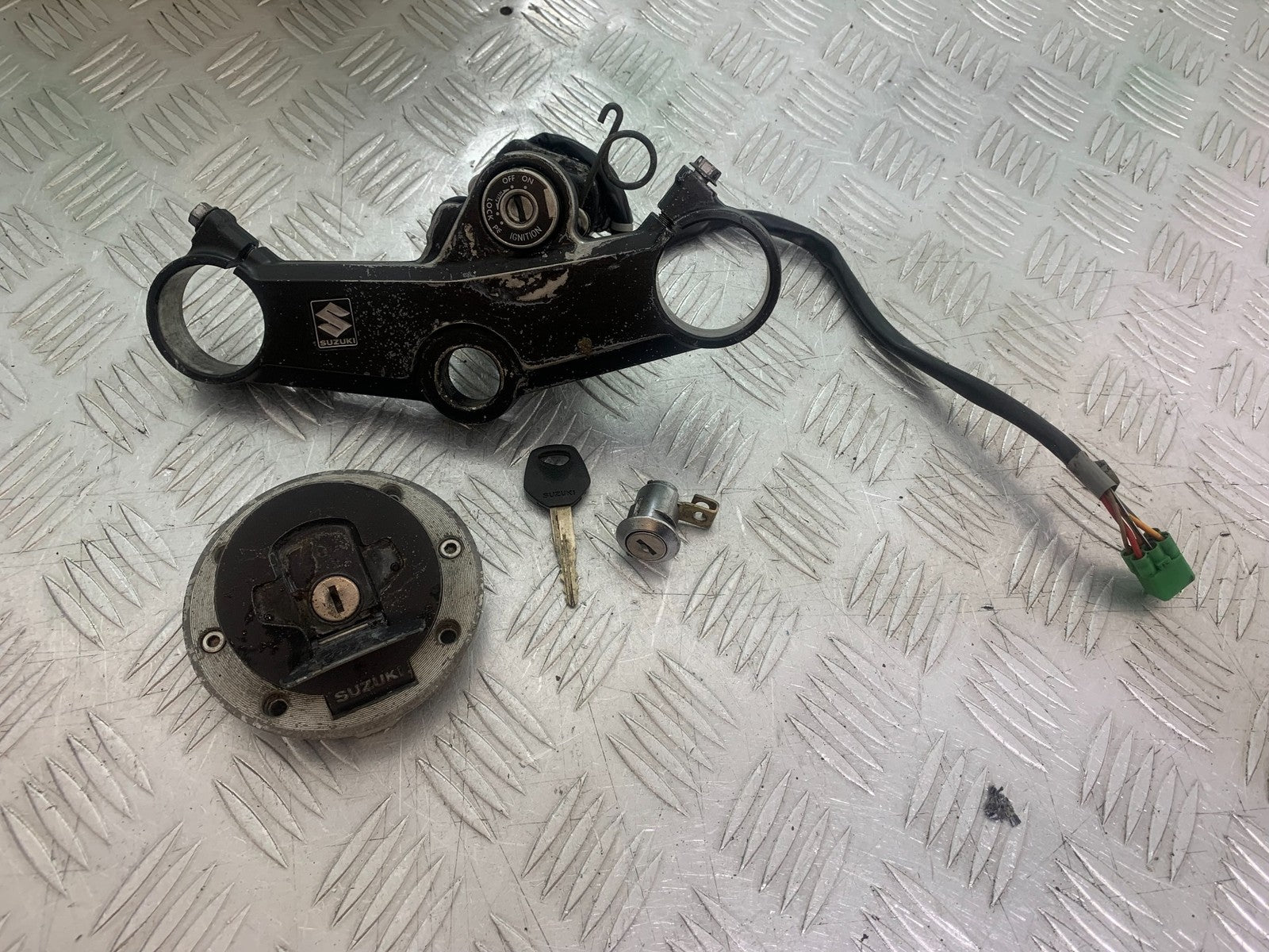 SUZUKI GSXR600 GSXR 600 K1 K2 K3 LOCKS AND KEY  1999-03 (CMB1284)
