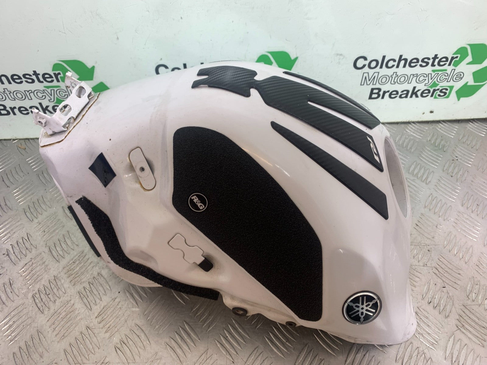 YAMAHA YZF R1 14 B BIG BANG PETROL TANK   2009-14 (CMB1175)