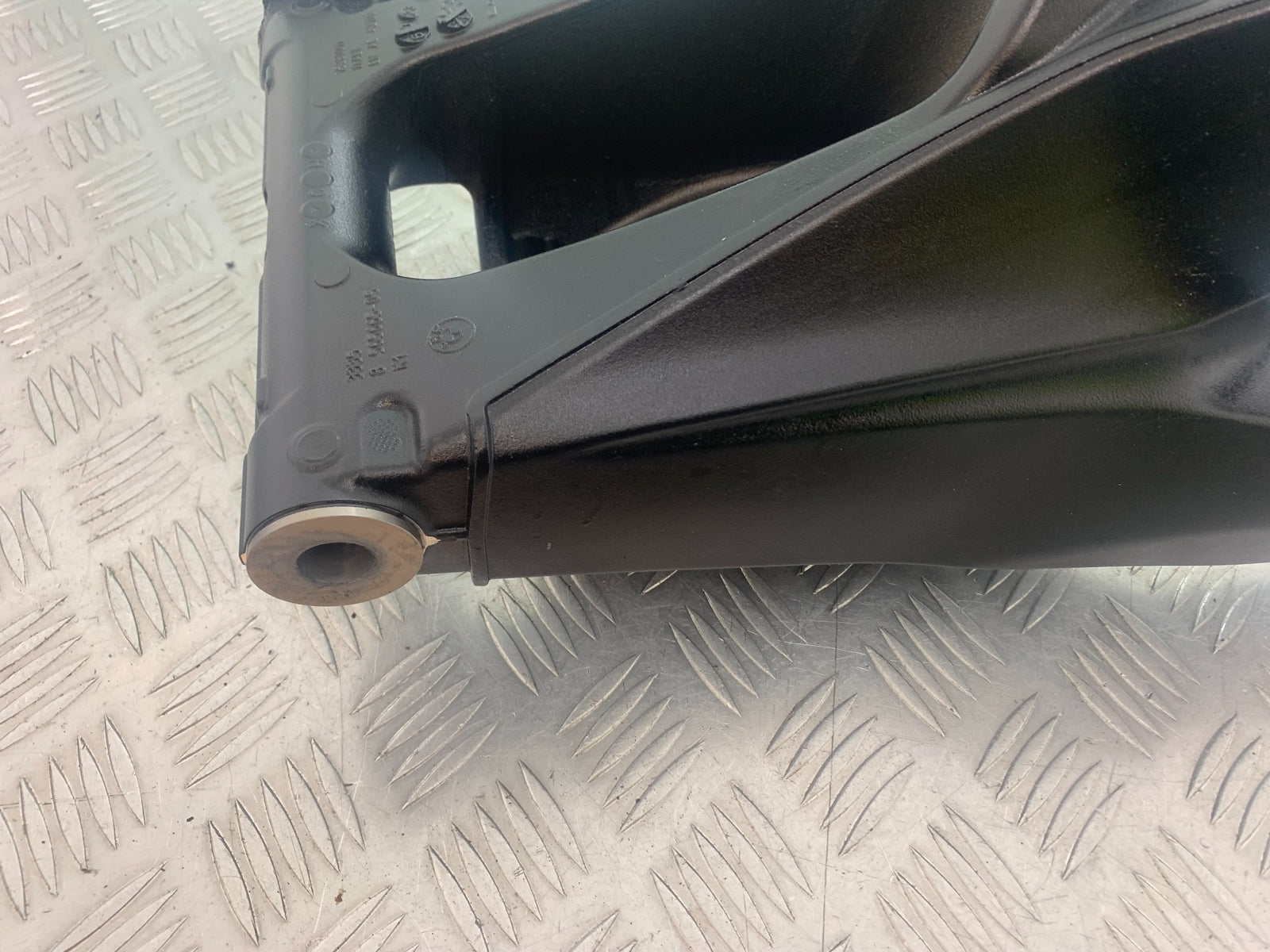 BMW M1000 R SWINGARM  YEAR 2023-2024 (CMB1140)