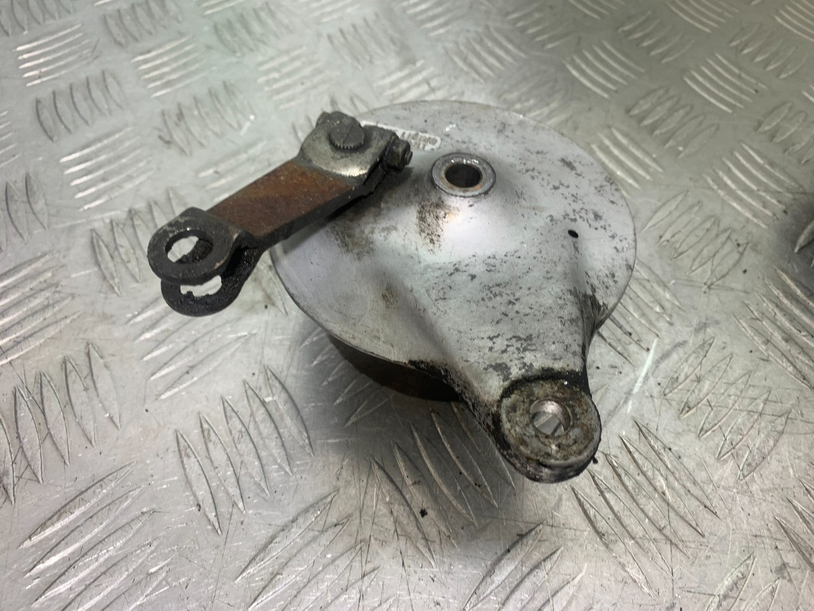 SUZUKI GP100 GP 100 REAR BRAKE HUB  YEAR 1978-1988 (CMB1259)