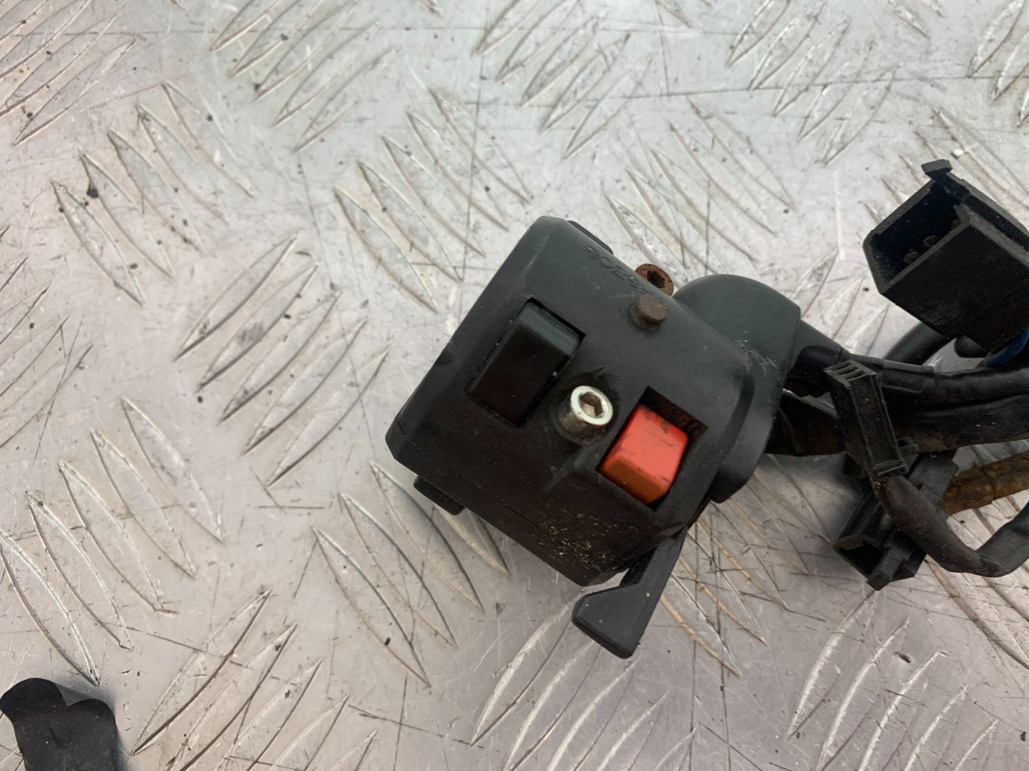 KAWASAKI GPX 750 GPX 750 LEFT SWITCH GEAR   YEAR 1990
