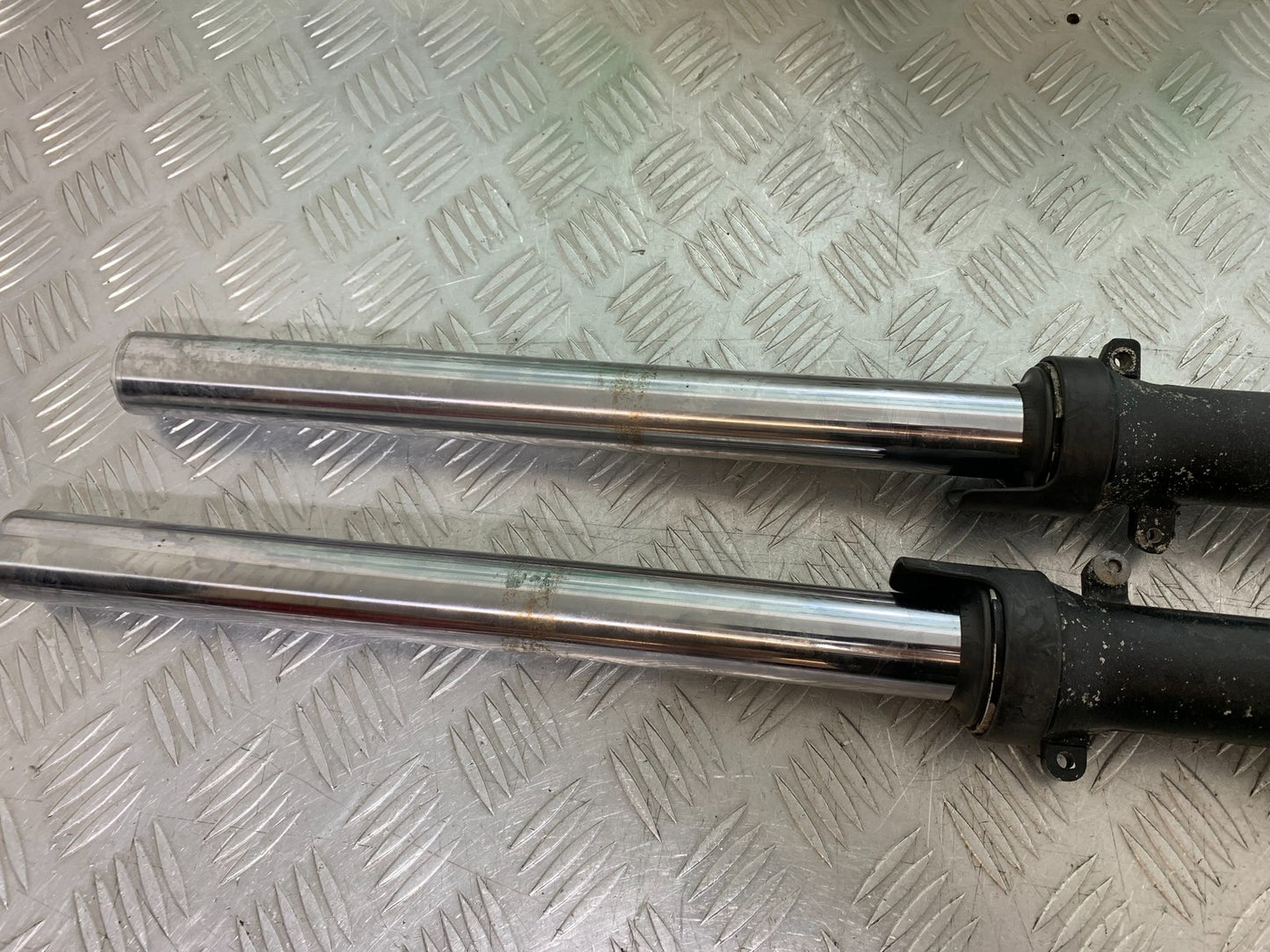 HONDA CBF500 CBF 500 FORKS YEAR 2004-2008  (CMB1294)