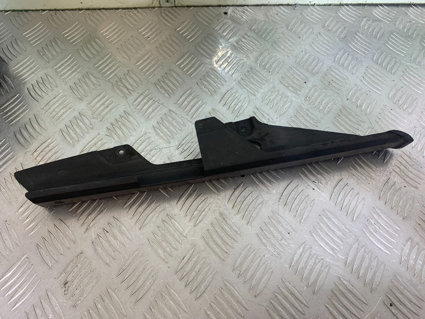 KAWASAKI ZX6R ZX6 J CHAIN GUARD  YEAR 2000 (CMB1129)