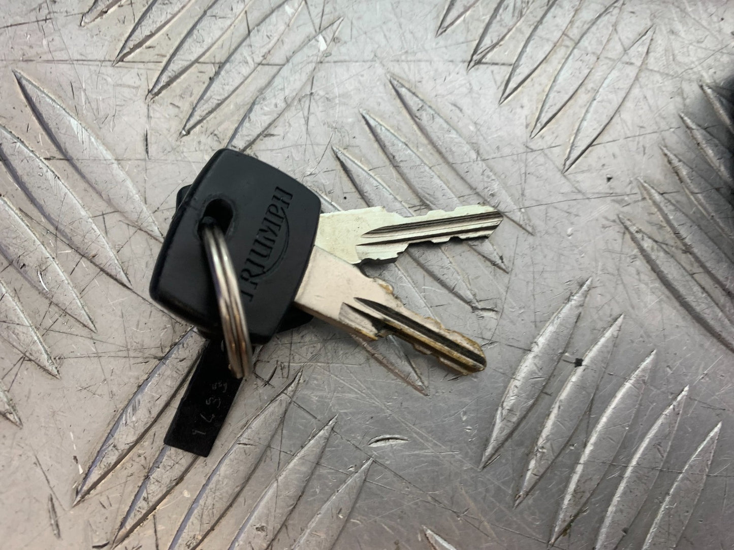 TRIUMPH 1050 SPEED TRIPLE LOCKSET AND KEYS   YEAR 2005-2007 (CMB1322)