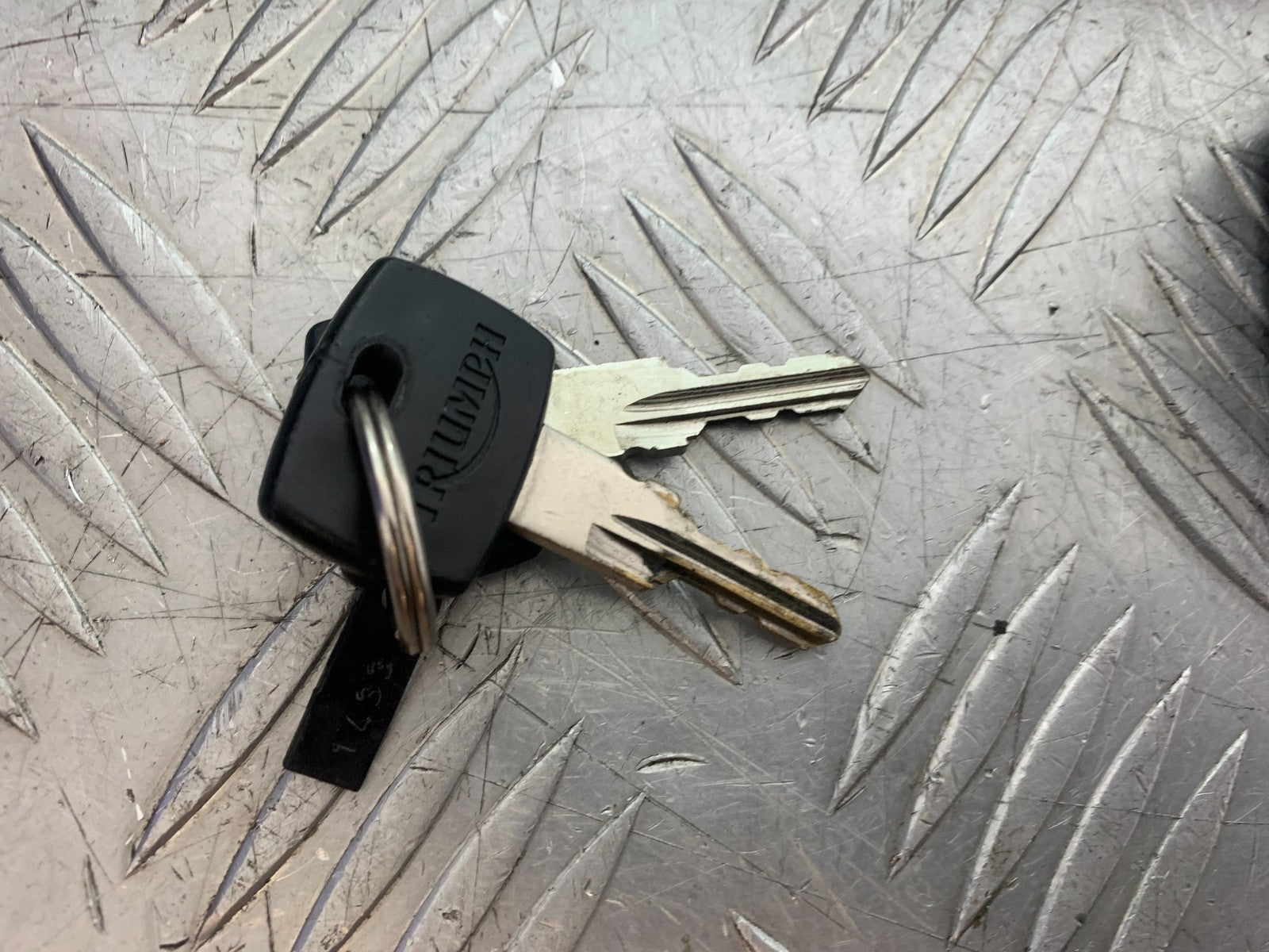 TRIUMPH 1050 SPEED TRIPLE LOCKSET AND KEYS   YEAR 2005-2007 (CMB1322)