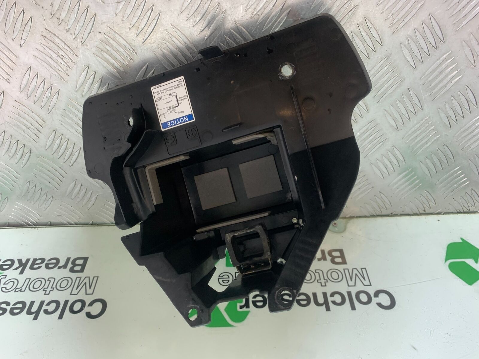 SUZUKI INTRUDER VL800 C800 BATTER BOX   YEAR 2012-16 (CMB1039)