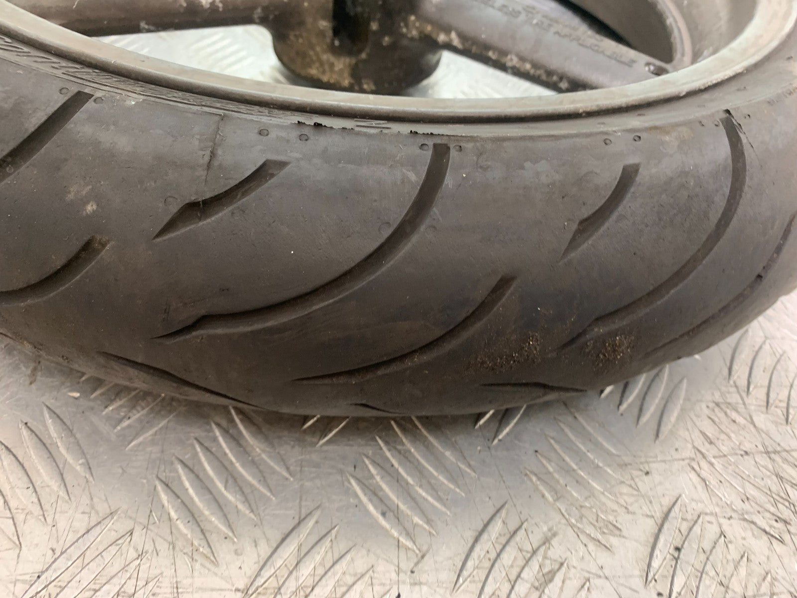 SUZUKI GSF600 GSF 600 BANDIT FRONT WHEEL   2000-2004 (CMB1269)